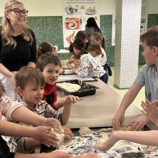 Pokračují návštěvy ve školní jídelně