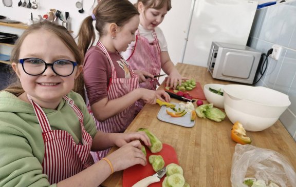 Zeleninový salát ve 3. A