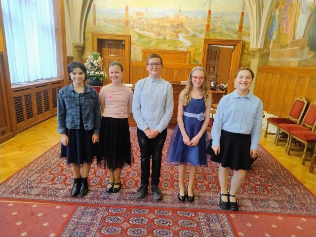 Páťáci přivítali nové občánky